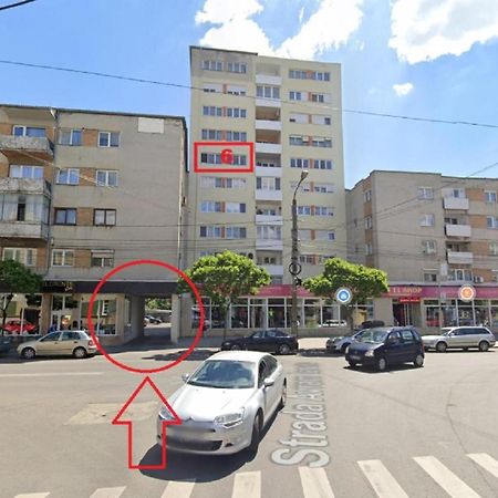 The Performant Apartment Satu Mare Bagian luar foto